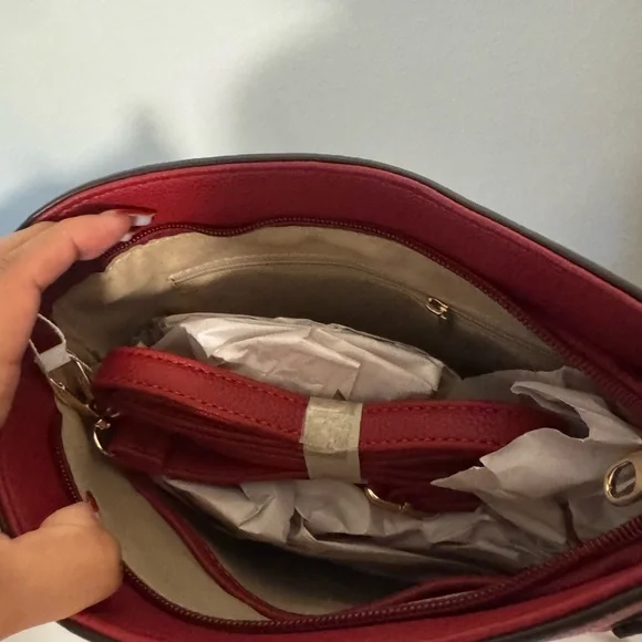 Elegant Red Handbag - Picture 3 of 4